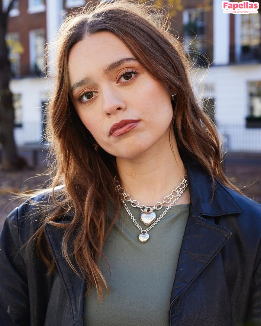 Aimee Lou Wood's Nude Style Guide