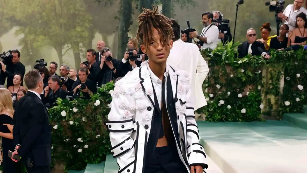 Is Jaden Smith Gay Exploring The Rapper Amp 39 S Sexuality Poptechculture