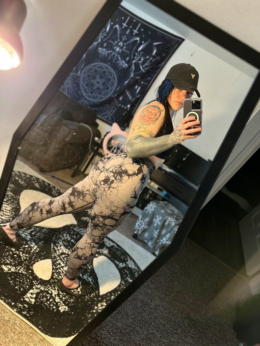 Jordainsue's Naked Truth: An Unveiled Story.