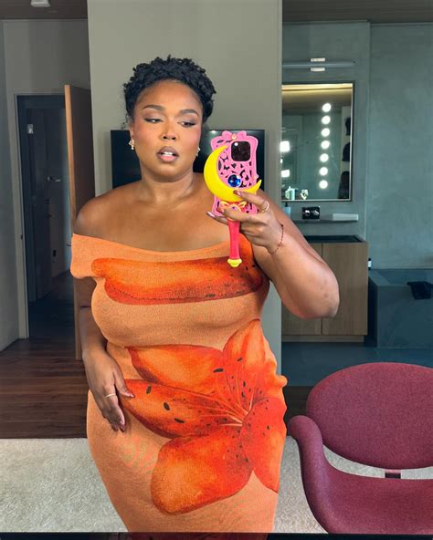 Lizzo Lizzobeeating Instagram Photos And Videos
