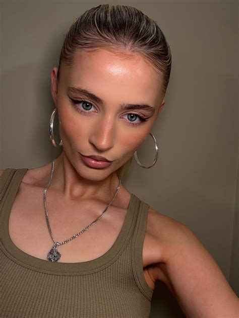 Nina Lily Wood Ninalilywood Instagram Photos And Videos