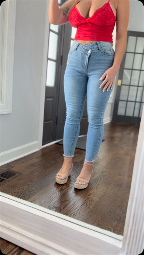 Nora's Revealing Photoshoot: Unveiling the Beauty