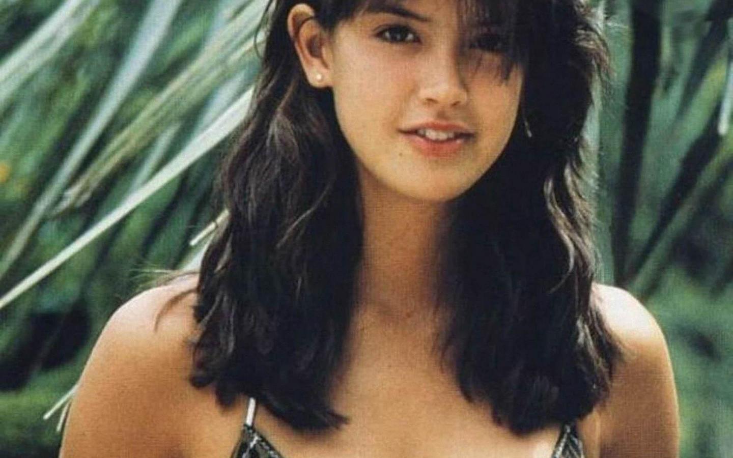 Phoebe Cates' Iconic Nude Moment