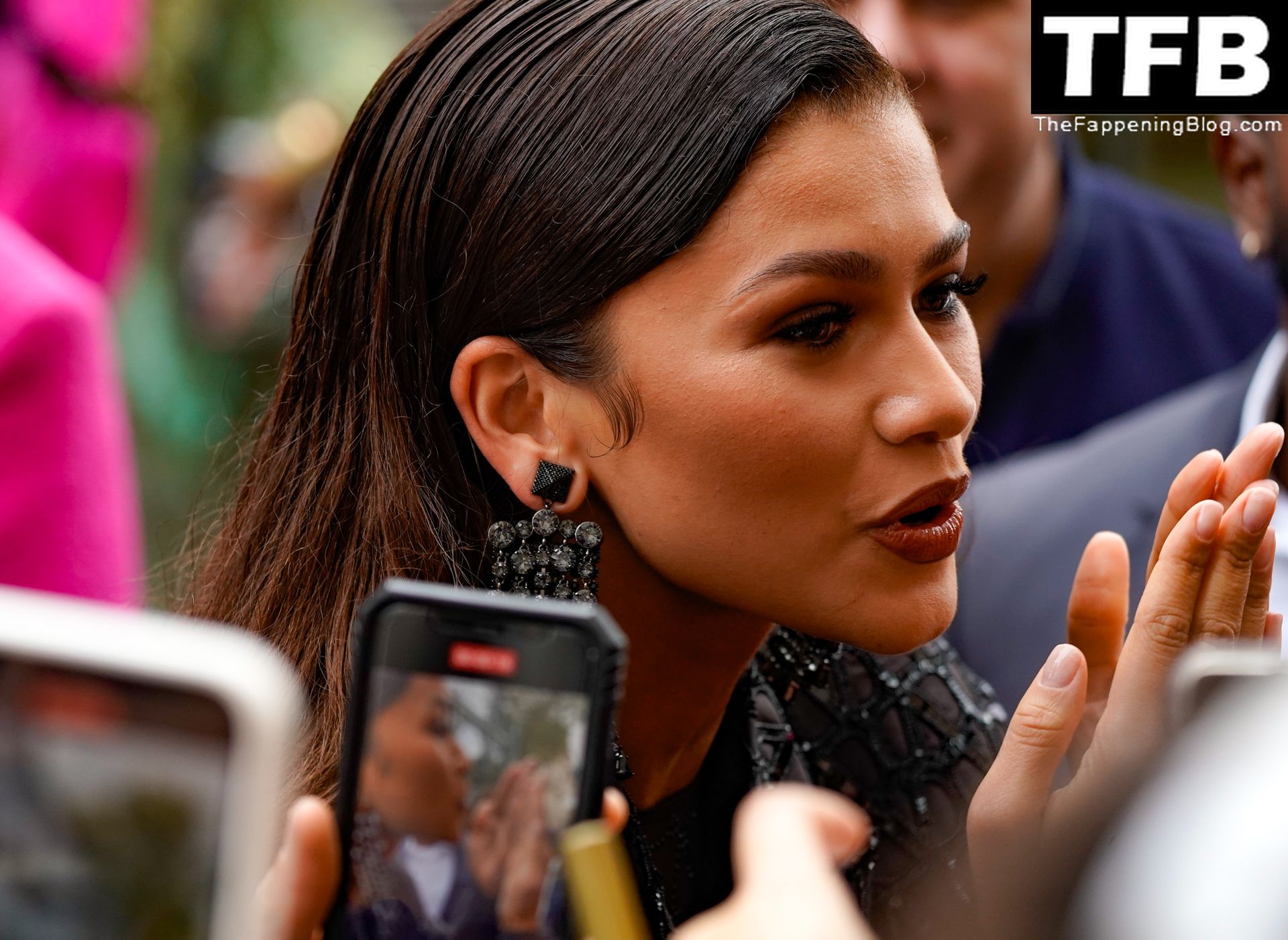 Zendaya's Bold Performance: A Review